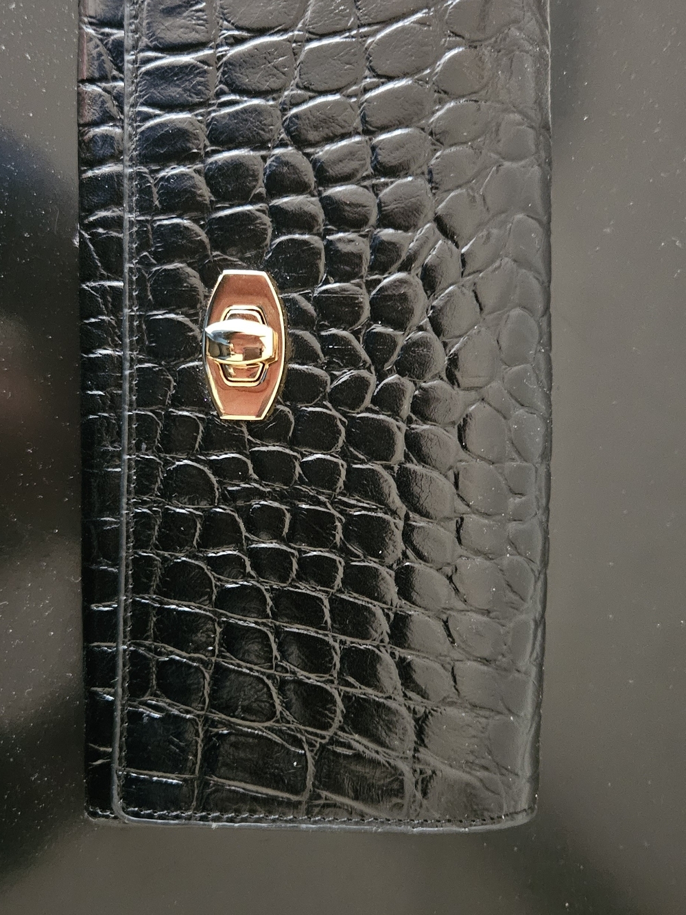 Black Croc-Embossed Woman Wallet with Gold Turn-Lock